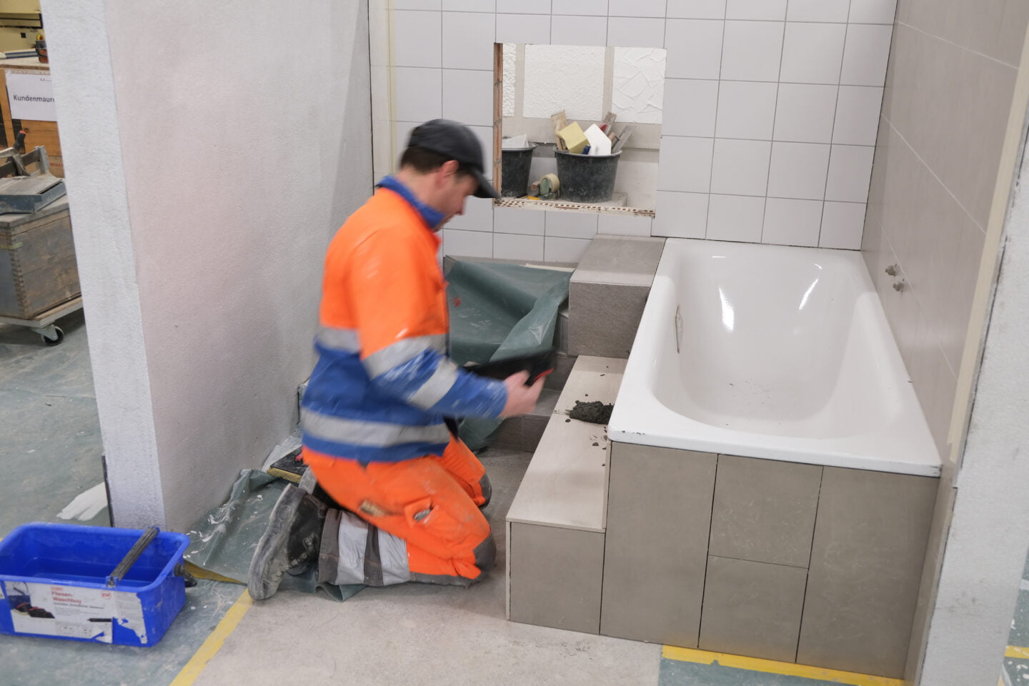 Kundenaurer verbaut Badewanne