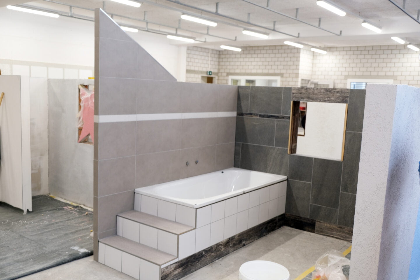 Badewanne mit Treppe