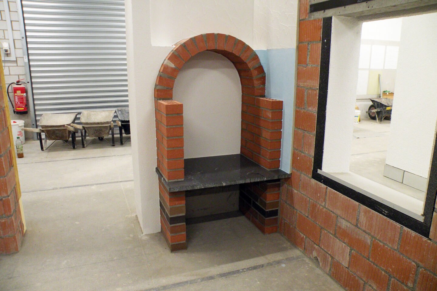Rundbogen in einem Kamin