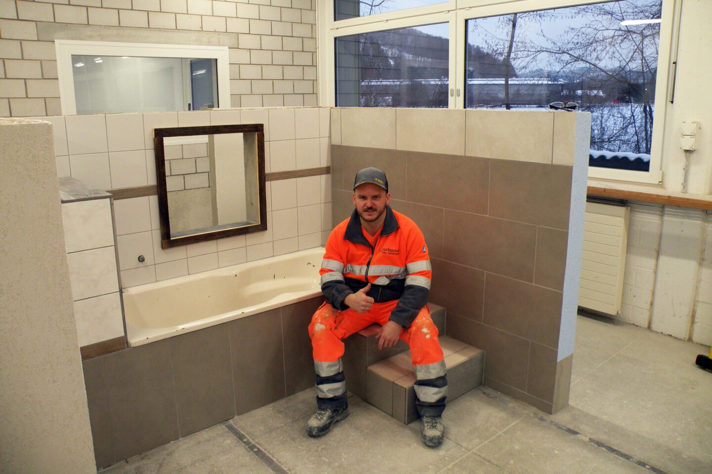 Mauer saniert Badezimmer