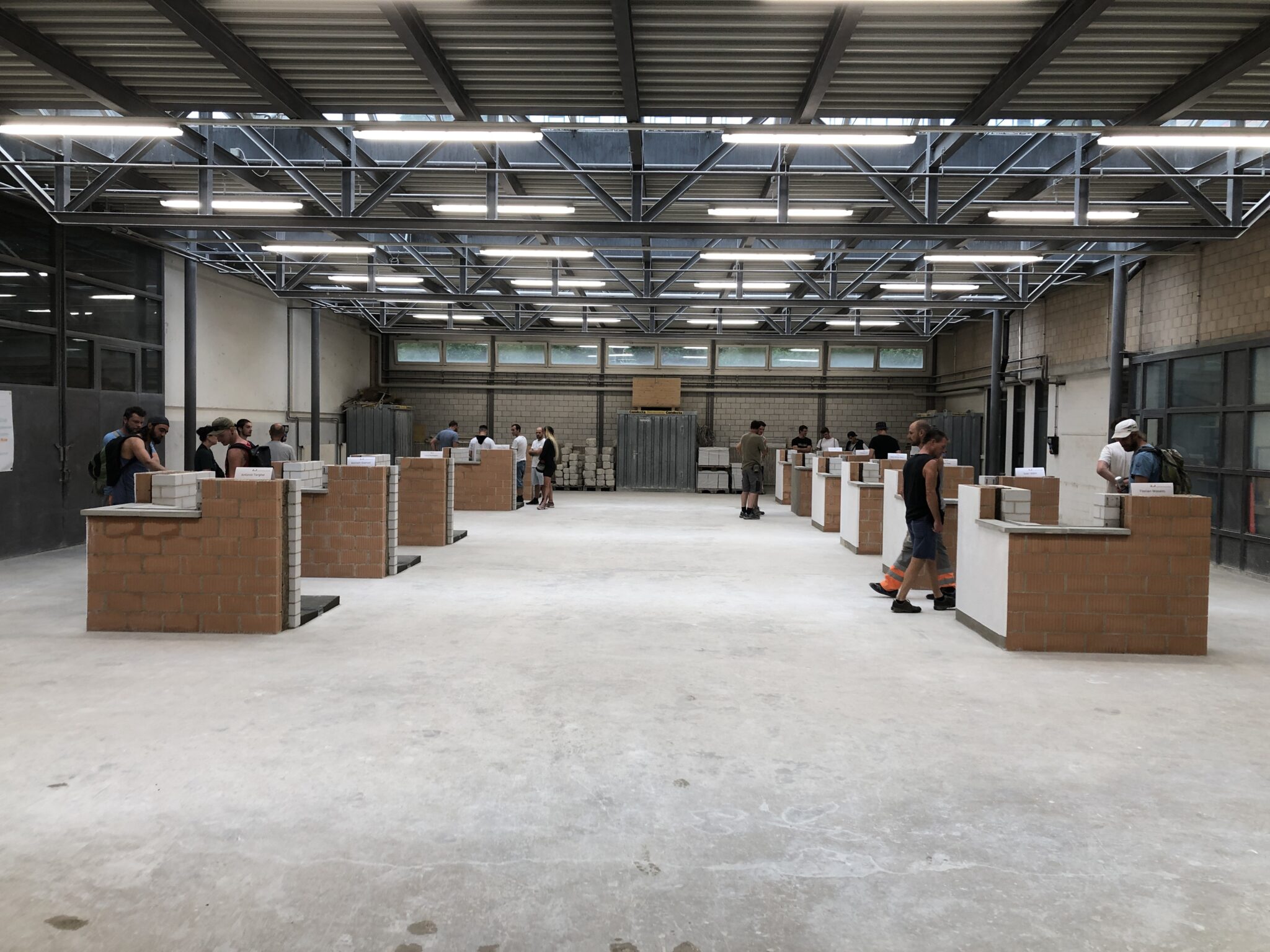 Prüfungsbesichtigung im Ausbildungszentrum Maurerlehrhalle Bern