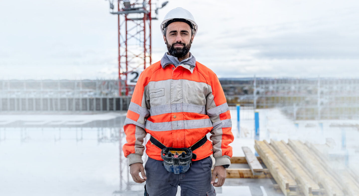 Kranführer auf der Baustelle