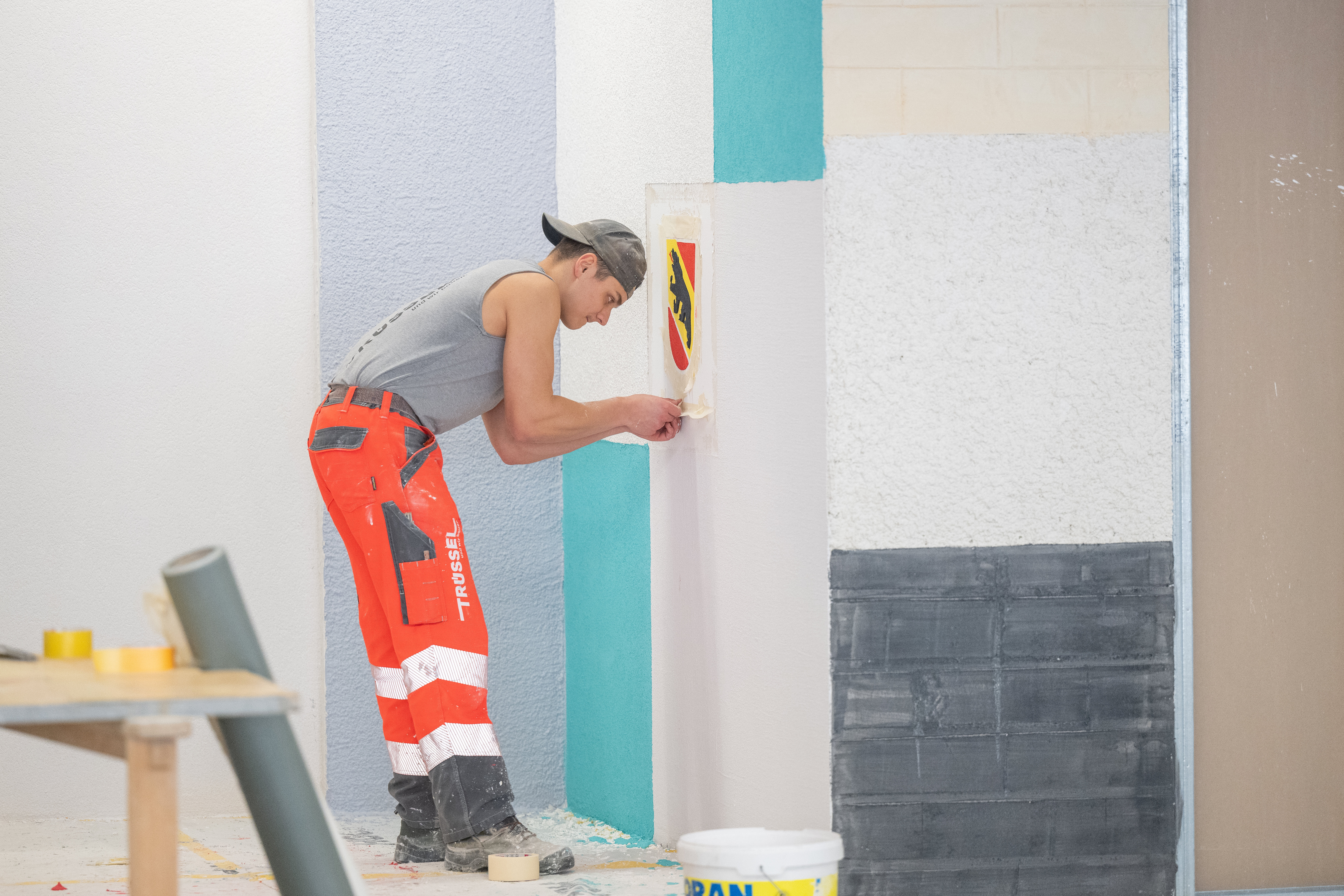 Junger Maurer im Kundenmaurerkurs