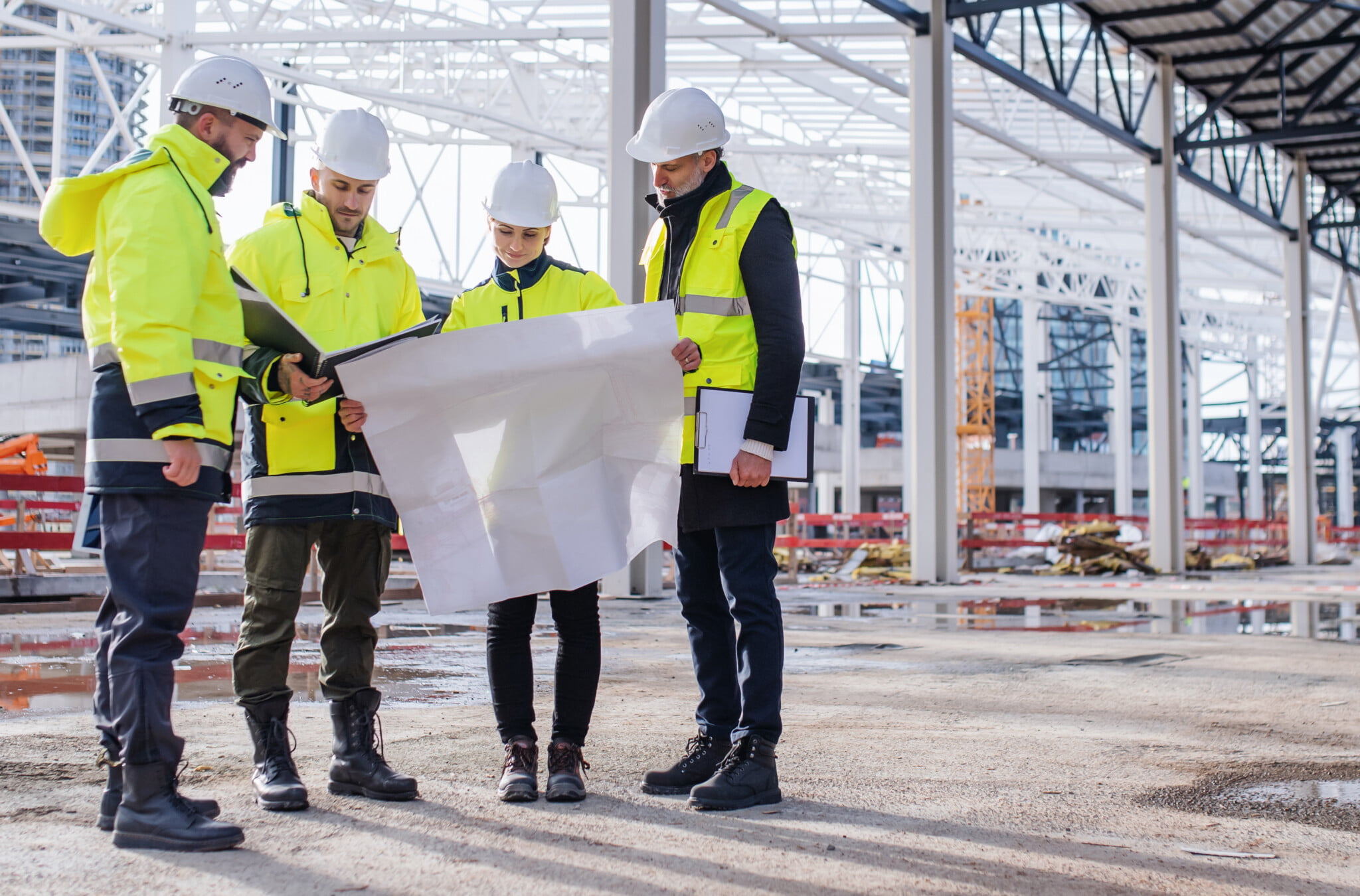 Baumeister bei der Lagebesprechung